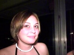 Reife Typen ficken Mädels. Drei heiße Sexappeal-Schlampen werden von