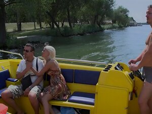 Erlebe ein wildes Bootsabenteuer, bei dem die unartige Ehefrau eines