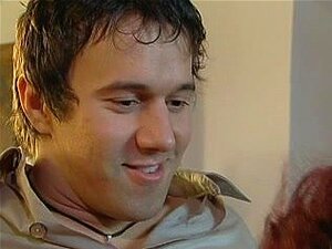 Omas Shaggy Snatch ist offen für ihren jugendlichen Liebhaber