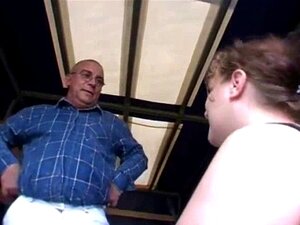 Напрлитана дебела девојка добија