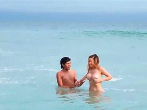 Geile Latina fickt am Strand