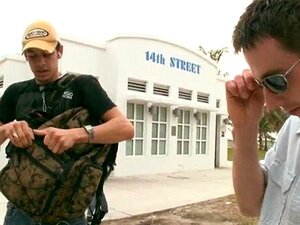 Fickt im Badezimmer, Verbündeter und am Strand