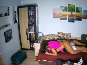 Schau zu, wie die geile Schlampe jetzt tief und hart in der