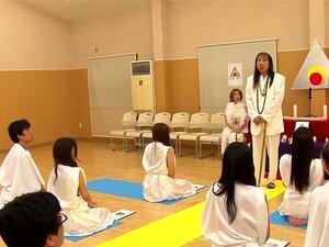 Yuka Sawakita i Het tjej deltar i en sexig TV-show - AviDolz, Het tjej
