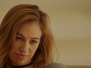 Reicher Boss bekommt einen Dreier mit zwei Blondinen, heiße blonde