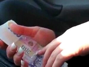 Fantastisk blondin plockas upp och går med på att ha bilsex för