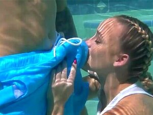 Unterwasser-Blowjob und Sex mit der schönen Alexis Monroe
