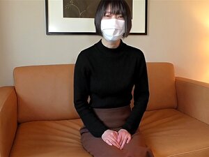 Karrierefrau mit schönen Brüsten❤️Schlanke Frau, die seit der