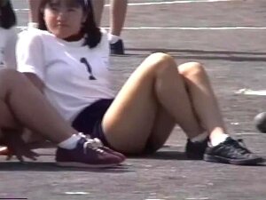 Japanisches Darkblue Bloomer Girl Shot Put. Japanisches Softcore