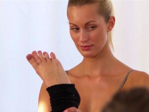 Muschi geleckte Ballerinas Schwanz reiten im MFF-Trio. Ballerina babed