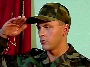 Врућа и секси војна геј оргија