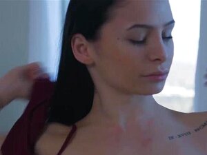 Blonde Masseurin lässt ihren Lieblingskunden nackt sein, um die