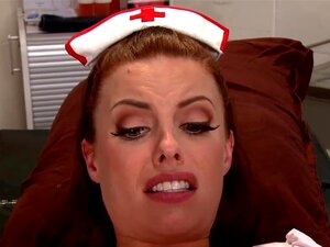 3 heiße Krankenschwestern beim Analficken (Isis Love, Britney Amber,