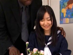 Asiatisk søtnos tar svart pikk