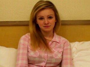 Achtzehnjährige hat einen zitternden Höhepunkt im Film