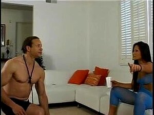 Christina Aguchi, die asiatische Domina, bekommt Füße und Arsch