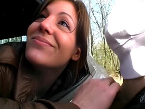 Lea wird im Wald gangbangt
