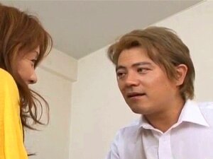 La bellezza giapponese si sente eccitata e pronta a scopare - Di più.