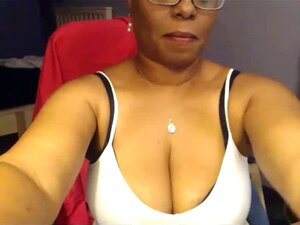 Mystery Woman: Ebony Webcam Dildo Tittenfick. Mystery Woman: Ebonie