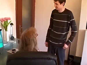 Die brüstige Mama und ihr Verbündeter beschlossen, ihrem jungen