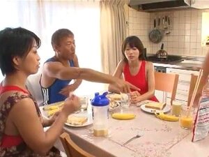 Eksoottinen Japanilainen tyttö Misaki Oishi, Saki Hanma, Mai Asahina