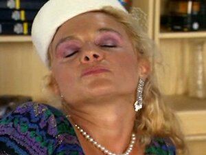 Bea Dumas scopata nel culo con mutandine di pizzo blu bollenti