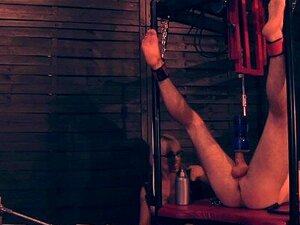 Femdom-Sklavin wird von der Norwegerin MonicaMilf maschinell gefickt