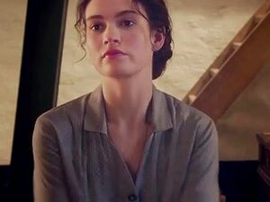 Lily James Oben ohne