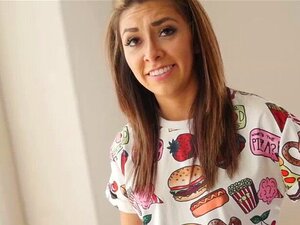 Kostbare Kara Faux rieb ihre hungrige Muschi. Verführerische Kara