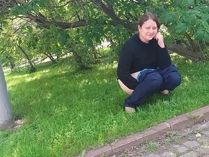 Lelijke teef die plast