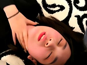 Upplev den exotiska attraktionen hos en förförisk kinesisk milf i