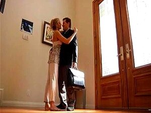 La matrigna dai capelli dorati che mi piacerebbe scopare prende un