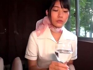 Schöne japanische Sexretärin wird heiß durch Bukkake