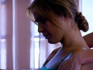 Yoga-liebende Stieftochter wird nach einem Blowjob gefickt.