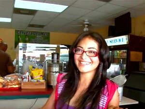 Découvrez la passion enflammée d'une fraîche Latina de 18 ans