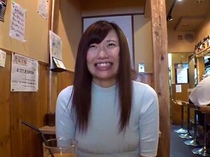 Unglaublich gutmütiges Mädchen, das nichts ablehnen kann!