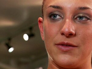 Täydellinen vartalo Kaunis naama Ensikertalainen julkinen seksi ja