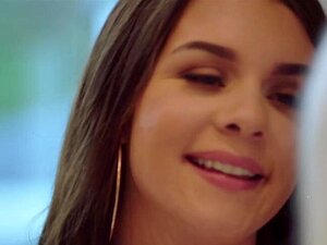 Gabbie und Skylar sind beste Freundinnen, die alles zusammen machen.