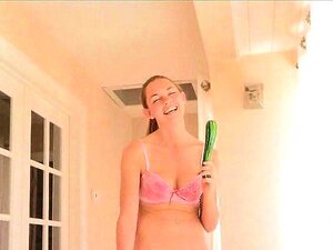 Bailee Porno Süße Blondine mit tiefer Gurke