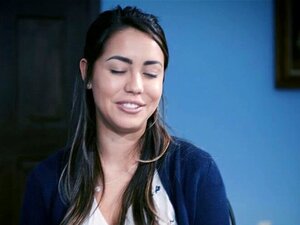 Alina Lopez stimmt zu, mit Dick zu ficken, und sie wird geil. Alina