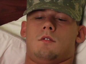 Би Касарна, Вол 4 Војни Порн Видео,