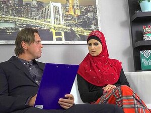 Advokat nöjer sig med fin muslimsk fitta