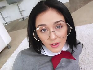 meine sexy Stiefschwester gibt mir ihre haarige Muschi. meine sexy
