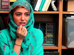 Pomon siskopuoli jää kiinni jälleen hijabi-pukeutuneen