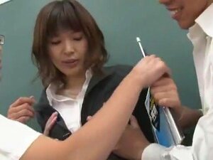 Geile Japanse hoer Mai Hanano in Geweldige Voetjob, Gangbang JAV clip