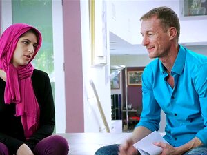 TeensLoveAnal - Süße muslimische Süße wird im Hijab anal gefickt.