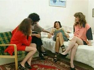 Weil die Muschi eine großartige Sache zum Lecken ist - Group Lez