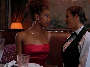 Freche reiche Lesben Alexis Fawx und Lacey London teilen eine Nacht im