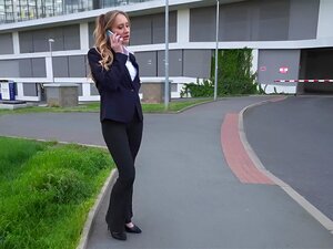 Auf Hoteltoilette gefickt