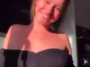 Lea Elui - wippende Titten. Schau dir Lea Elui an - wippende Titten